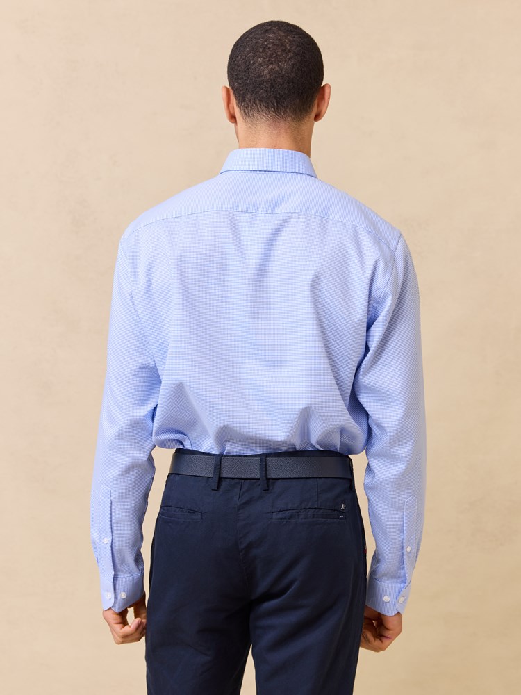 Kent skjorte - Classic fit 7511451_E9O-JEANPAUL-S25-Modell-Front (2)_Kent skjorte - Classic fit E9O_Kent skjorte - Classic fit E9O 7511451.jpg_