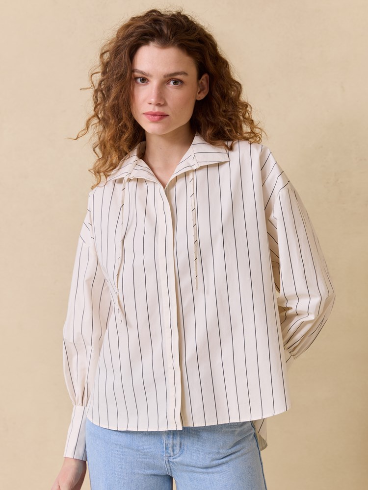 Helena skjorte 7511474_Jean Paul_Helena Skjorte_Pre_A25 (2)_O63_Helena skjorte O63_Helena skjorte O63 7511474.jpg_