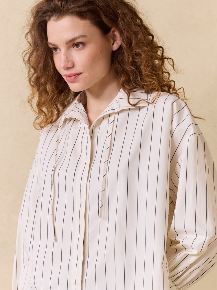 Helena skjorte 7511474_Jean Paul_Helena Skjorte_Pre_A25 (3)_O63_Helena skjorte O63_Helena skjorte O63 7511474.jpg_