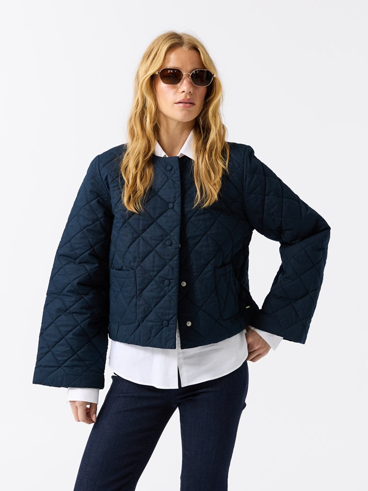 Heidi jakke 7511475_EM6_Jean Paul_Heidi Jakke_A25_Pre Fall (8)_Heidi jakke EM6_Heidi jakke EM6 7511475.jpg_