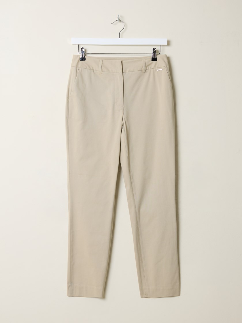 7511482 I4Y 7511482_I4Y-JEANPAUL-S25-Front_4559_Caroline chino 7511482_Caroline chino I4Y_Caroline chino I4Y 7511482.jpg_Front||Front