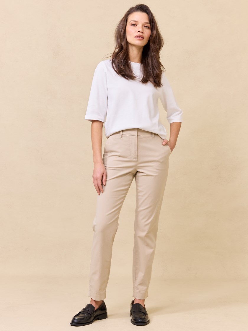 7511482 I4Y 7511482_I4Y_Jean Paul_Caroline Chinos_S25 (1)_Caroline chino I4Y_Caroline chino I4Y 7511482.jpg_