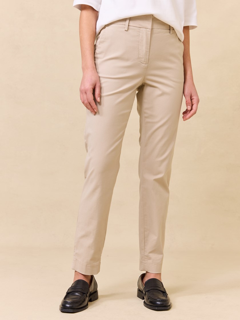 7511482 I4Y 7511482_I4Y_Jean Paul_Caroline Chinos_S25 (3)_Caroline chino I4Y_Caroline chino I4Y 7511482.jpg_