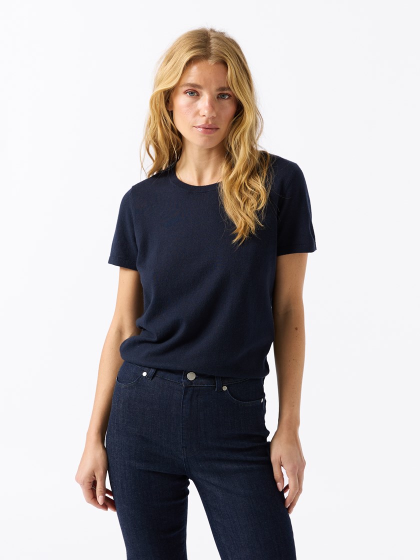 7511983 EM6 7511983_EM6_Jean Paul_Angie Genser_A25 (1)_Angie genser EM6 7511983.jpg_