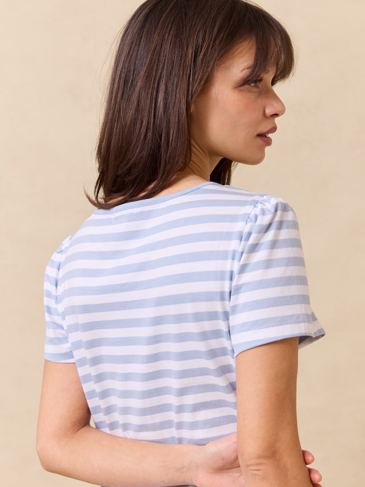 Zoe t-skjorte 7512138_EM6-JEANPAUL-H25-Modell-Front_4016_Zoe t-skjorte S40_Zoe t-skjorte S40 7512138.jpg_