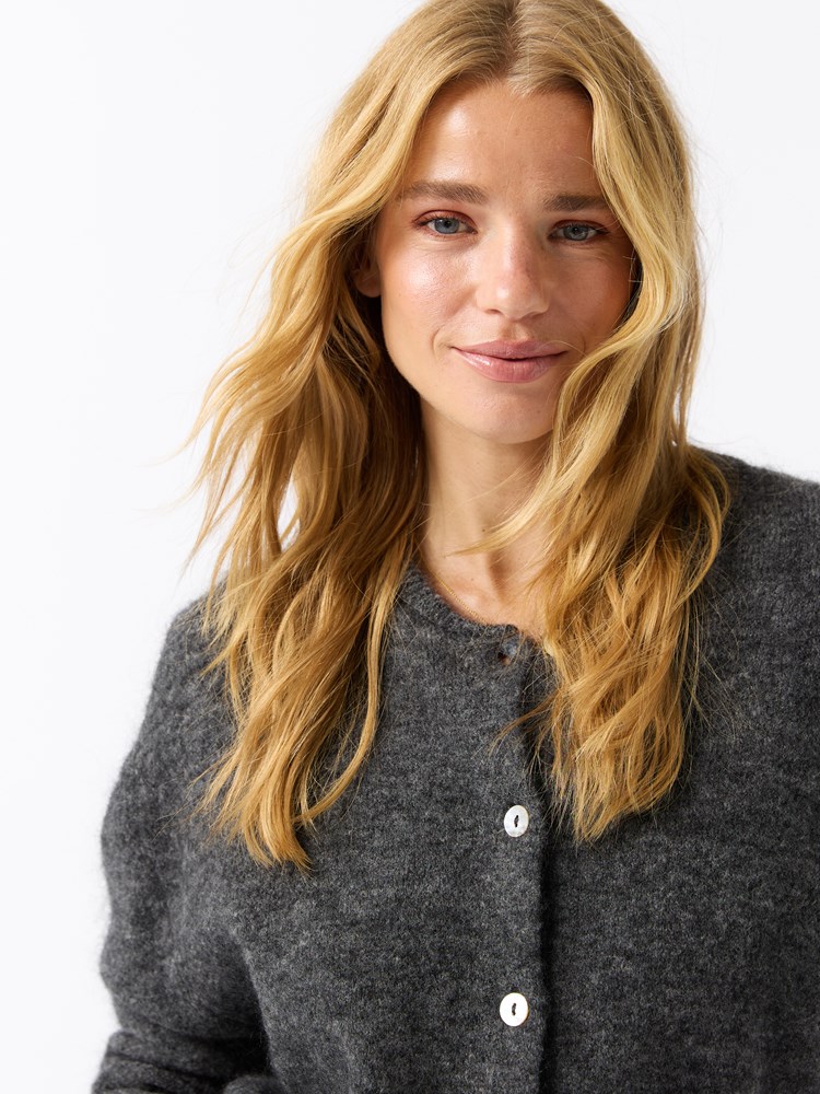 Adele cardigan 7512247_IGG_Jean Paul_Adele Cardigan_A25 (2)_Adele cardigan IGG_Adele cardigan IGG 7512247.jpg_