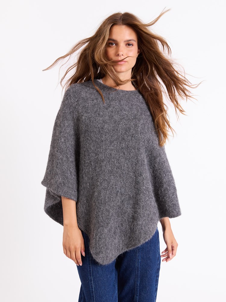 Hanne poncho 7512405_IGG_Jean Paul_Hanne Poncho_A25 (4)_Hanne poncho IGG_Hanne poncho IGG 7512405.jpg_