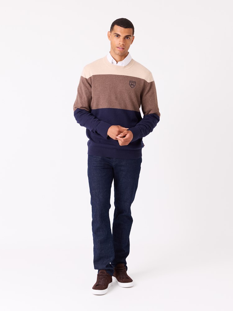 Lucien stripet genser 7512902_EM6-JEANPAUL-W25-Modell-Front_1049_Lucien stripet genser EM6_Lucien stripet genser EM6 7512902.jpg_