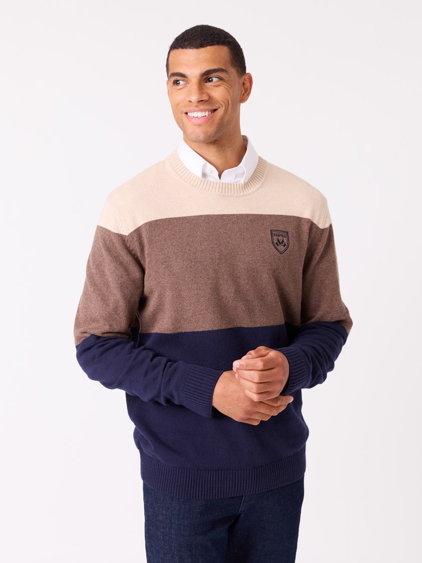 7512902 EM6 7512902_EM6-JEANPAUL-W25-Modell-Front_6289_Lucien stripet genser EM6.jpg_