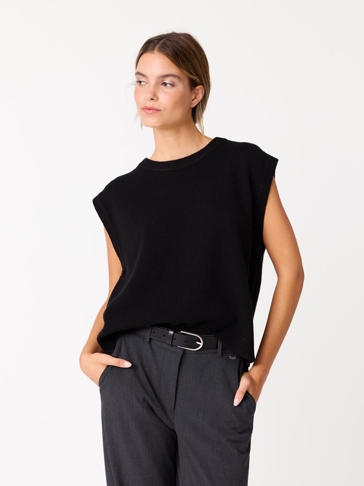 Ariane vest 7513001_C25-JEANPAUL-W25-Modell (2)_Ariane vest C25_Ariane vest C25 7513001.jpg_