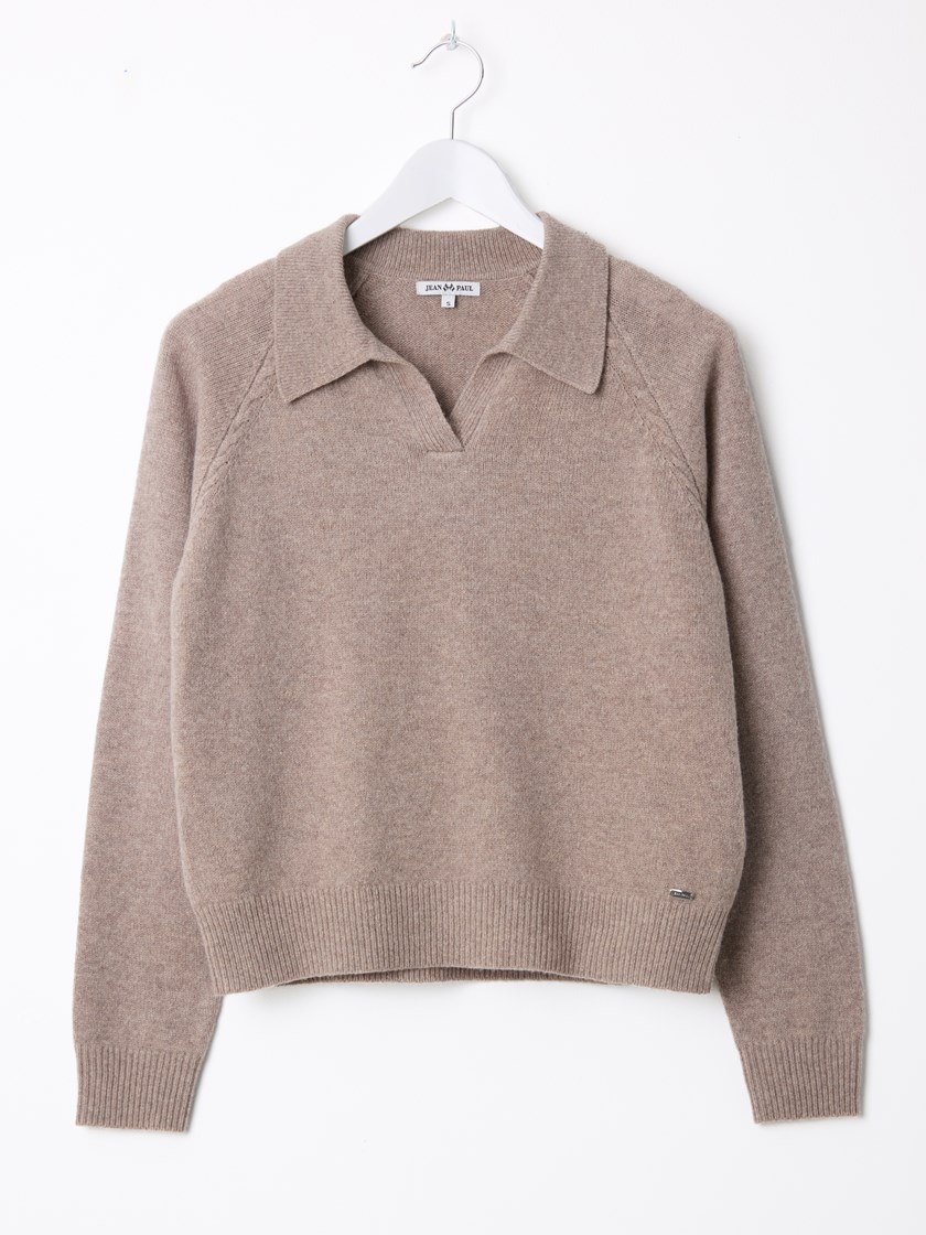 7513003 AEI 7513003_AEI-JEANPAUL-W25-Front_1335_Majsen genser AEI_Majsen genser AEI 7513003.jpg_Front||Front