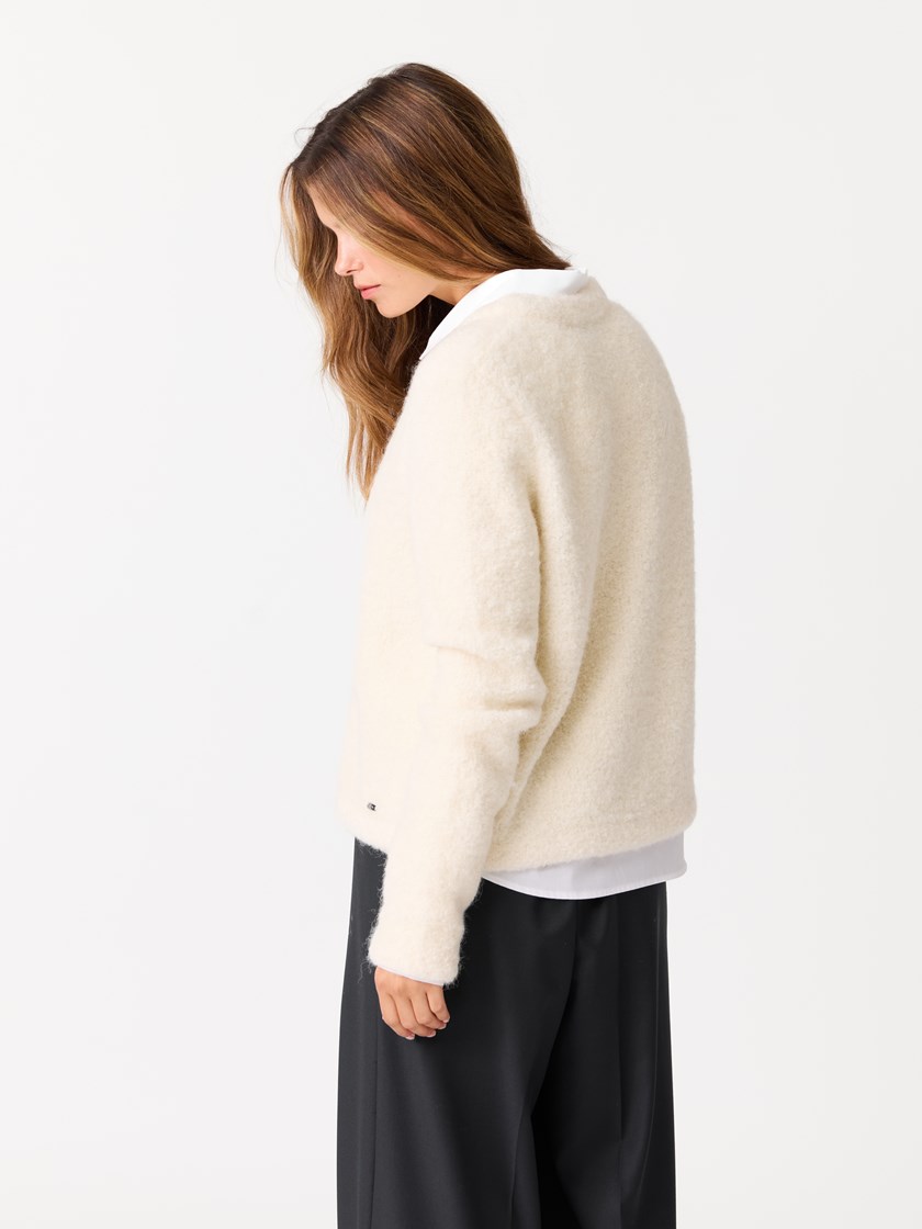 7513017 O79 7513017_O79-JEANPAUL-W25-Modell-Front_5955_Caroline cardigan O79_Caroline cardigan O79 7513017.jpg_