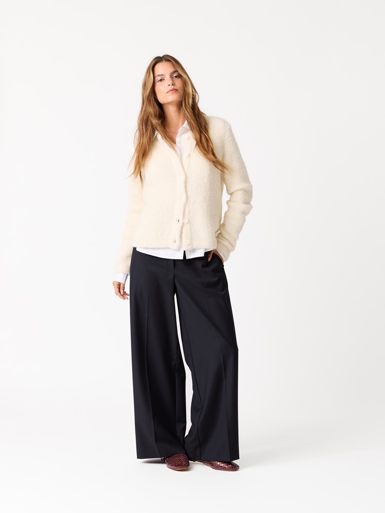 Caroline cardigan 7513017_O79-JEANPAUL-W25-Modell-Front_7402_Caroline cardigan O79_Caroline cardigan O79 7513017.jpg_