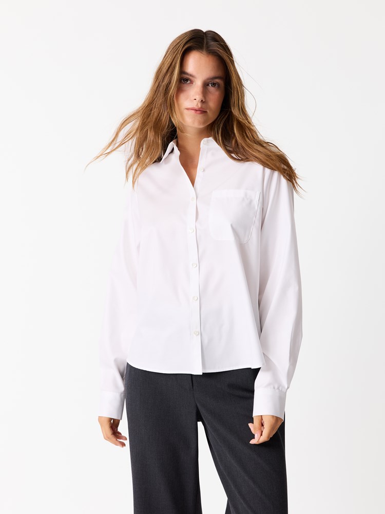 Esme skjorte 7513076_O68-JEANPAUL-W25-Modell-Front_2560_Esme skjorte O68_Esme skjorte O68 7513076.jpg_