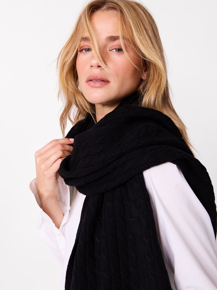 Christiane skjerf 7513090_C25_Jean Paul_Christiane Skjerf_W25 (3)_Christiane skjerf C25_Christiane skjerf C25 7513090.jpg_