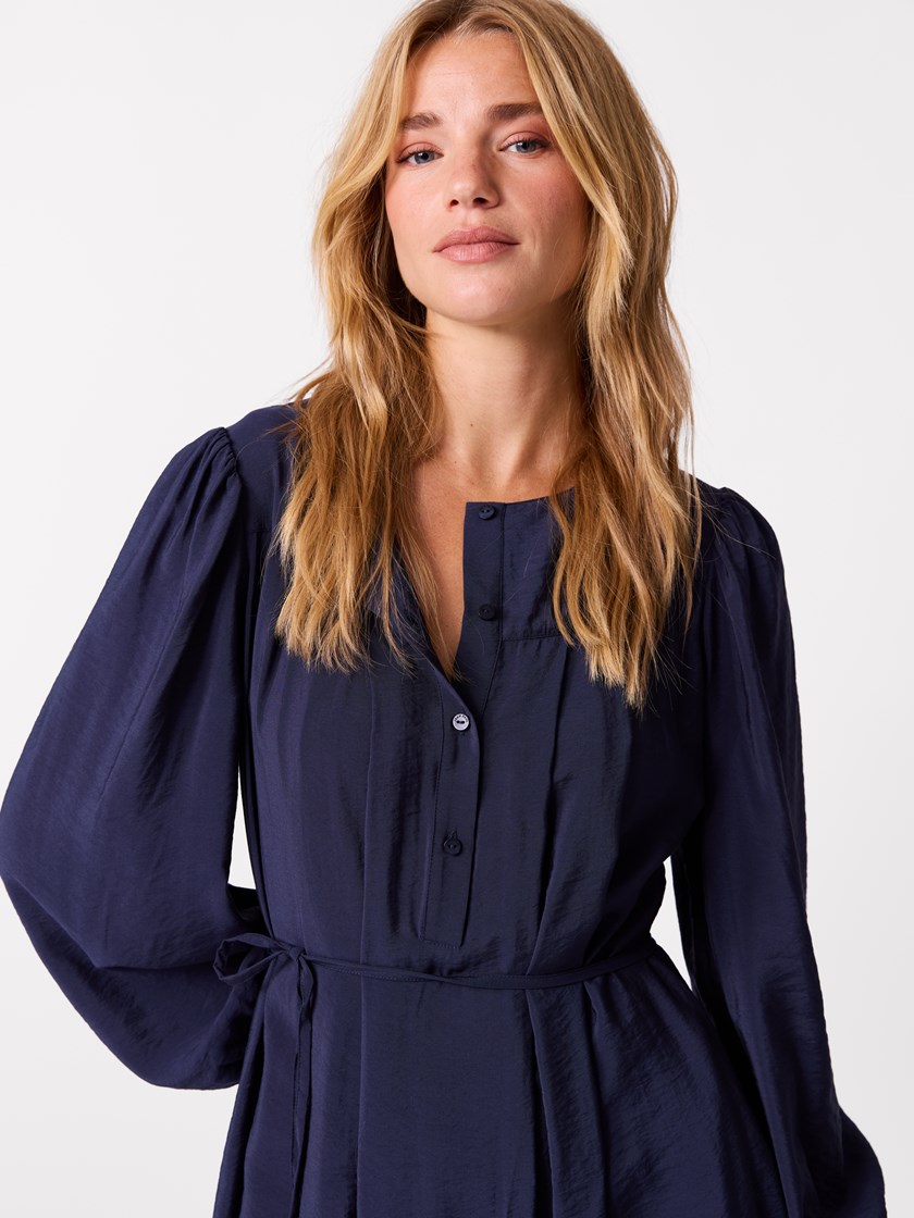 7513121 EM6 7513121_EM6_Jean Paul_Louise Kjole_W25 (1)_Louise kjole EM6_Louise kjole EM6 7513121.jpg_