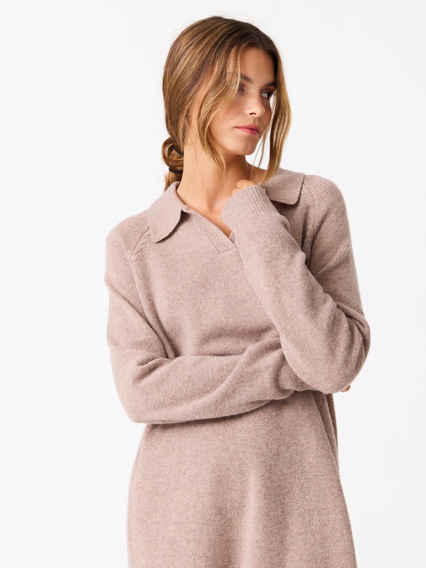 7513310 AEI 7513310_AEI-JEANPAUL-W25-Modell-Front_6112_Majsen kjole AEI_Majsen kjole AEI 7513310.jpg_