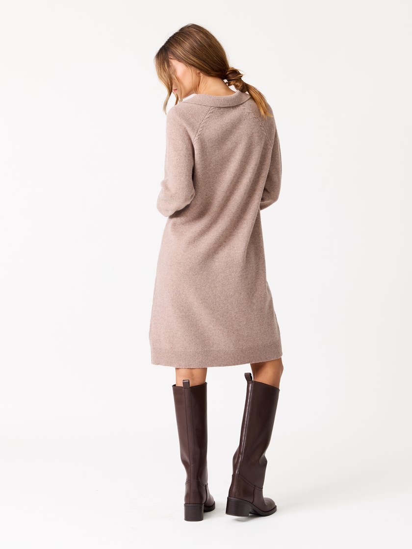 7513310 AEI 7513310_AEI-JEANPAUL-W25-Modell-Front_8766_Majsen kjole AEI_Majsen kjole AEI 7513310.jpg_