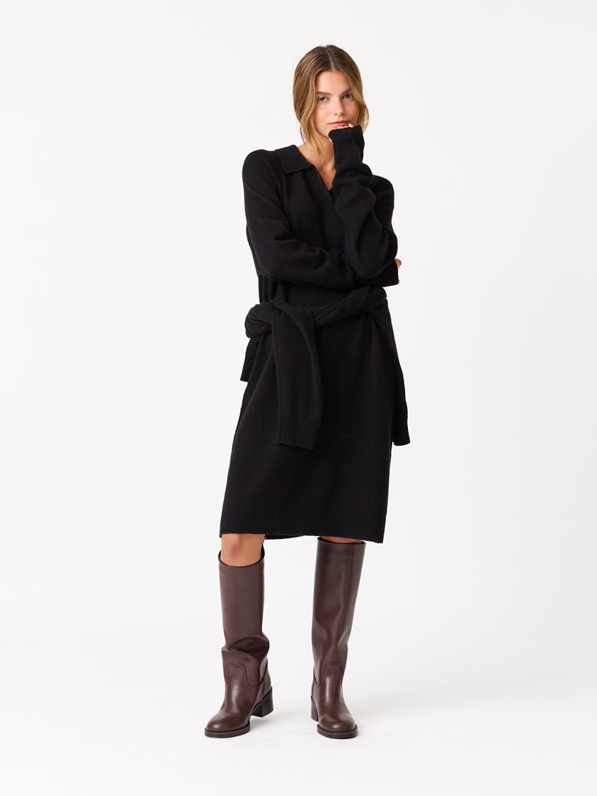 7513310 C25 7513310_C25-JEANPAUL-W25-Modell-Front_6506_Majsen kjole C25.jpg_