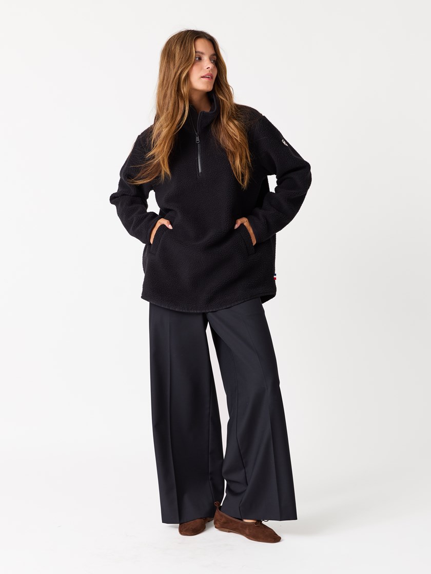 7513312 C25 7513312_C25-JEANPAUL-W25-Modell-Front_3341_Lorraine fleecegenser C25_Lorraine fleecegenser C25 7513312.jpg_