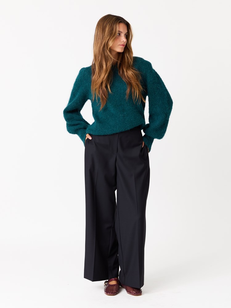 Arina genser 7513320_T17-JEANPAUL-W25-Modell-Front_2304_Arina genser T17_Arina genser T17 7513320.jpg_