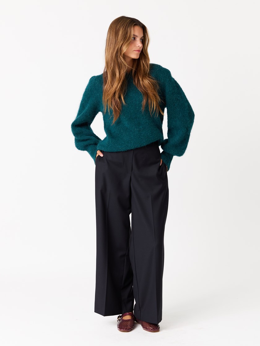 7513320 T17 7513320_T17-JEANPAUL-W25-Modell-Front_2304_Arina genser T17_Arina genser T17 7513320.jpg_