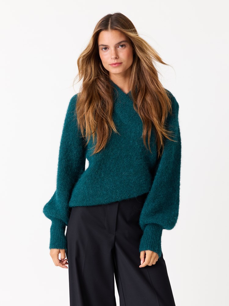 Arina genser 7513320_T17-JEANPAUL-W25-Modell-Front_9497_Arina genser T17_Arina genser T17 7513320.jpg_