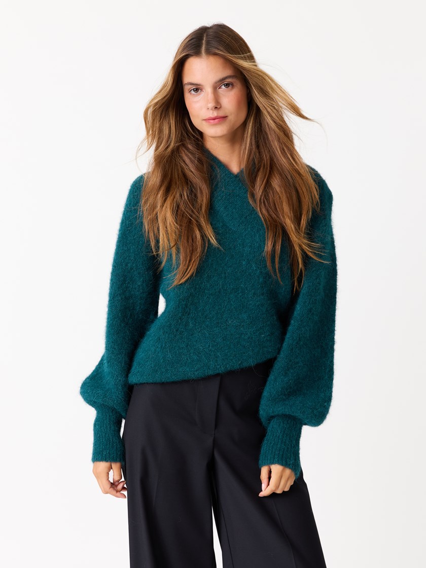 7513320 T17 7513320_T17-JEANPAUL-W25-Modell-Front_9497_Arina genser T17_Arina genser T17 7513320.jpg_