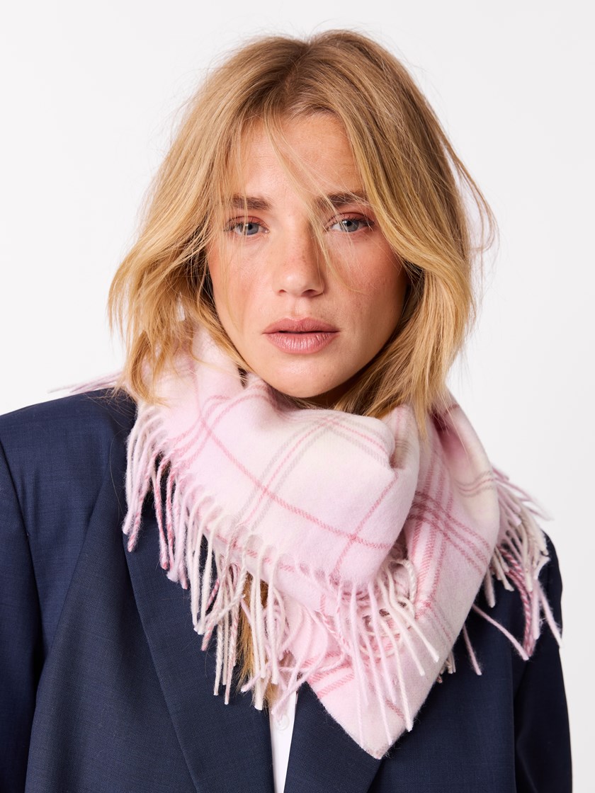 7513362 P04 7513362_Jean Paul_Lill Ullskjerf_W25 (3)_P04_Lill ullskjerf P04_Lill ullskjerf P04 7513362.jpg_