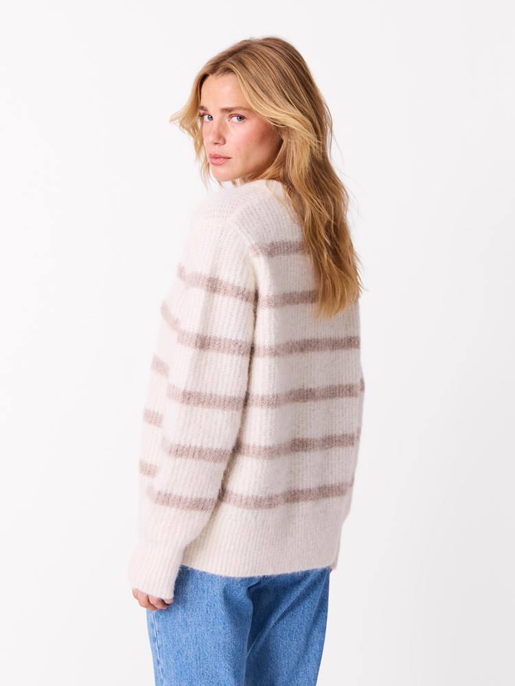 Victoria genser 7513514_O79_Jean Paul_Victoria genser_S26 (3)_Victoria genser O79.jpg_