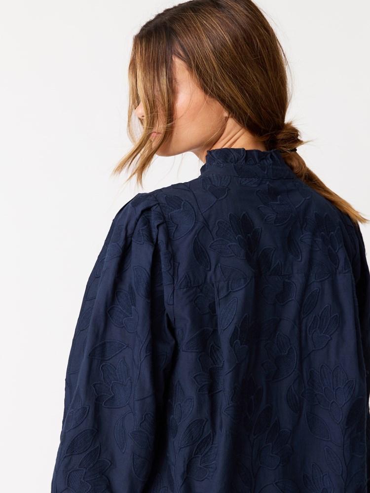 Grace bluse 7513567_EM6-JEANPAUL-W25-Modell-Front_3782_Grace bluse EM6_Grace bluse EM6 7513567.jpg_