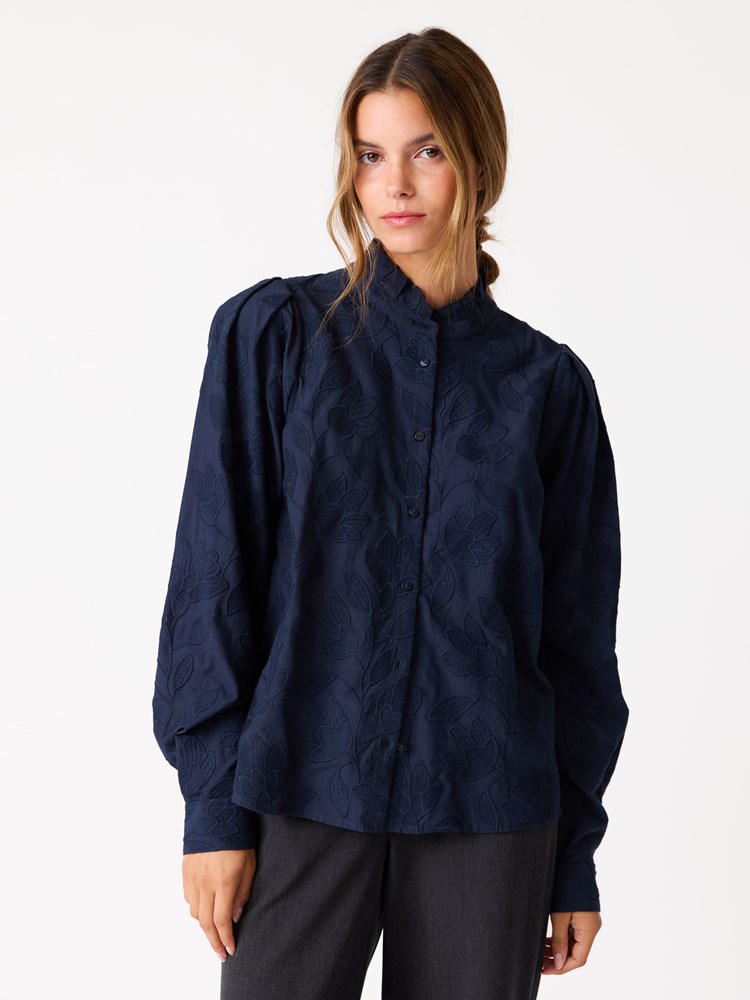 Grace bluse 7513567_EM6-JEANPAUL-W25-Modell-Front_4564_Grace bluse EM6_Grace bluse EM6 7513567.jpg_