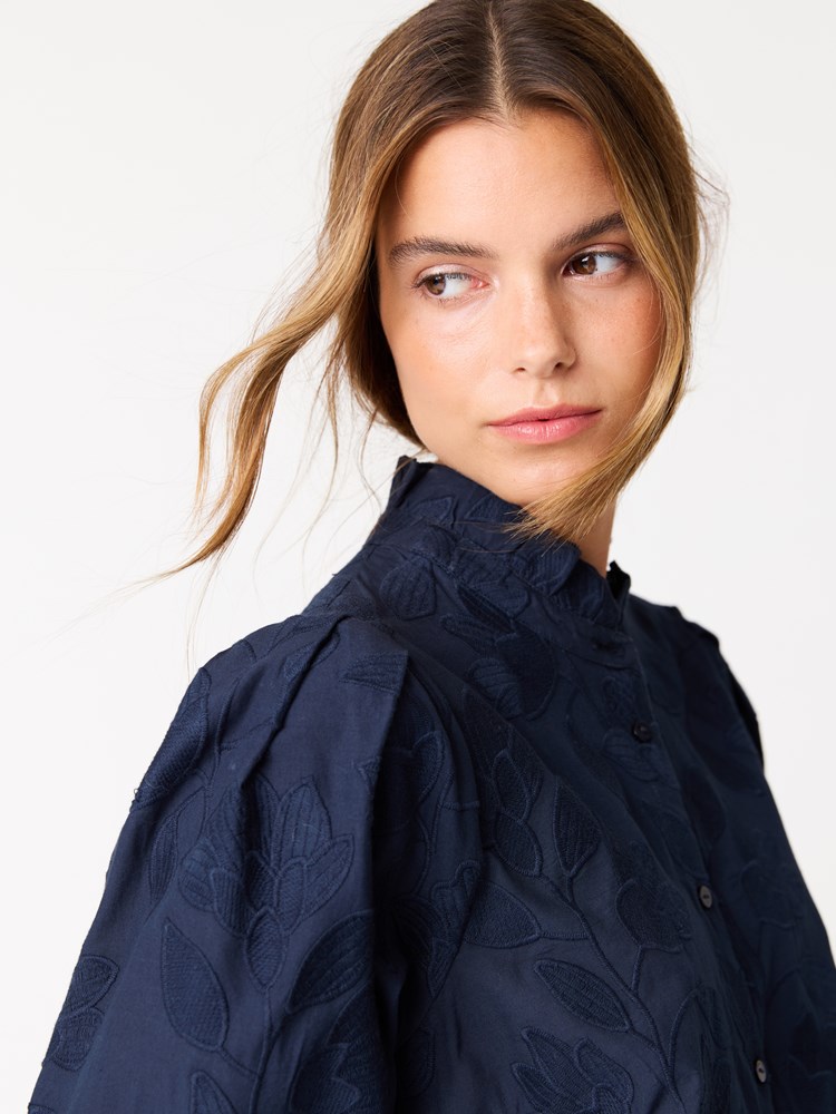 Grace bluse 7513567_EM6-JEANPAUL-W25-Modell-Front_985_Grace bluse EM6_Grace bluse EM6 7513567.jpg_