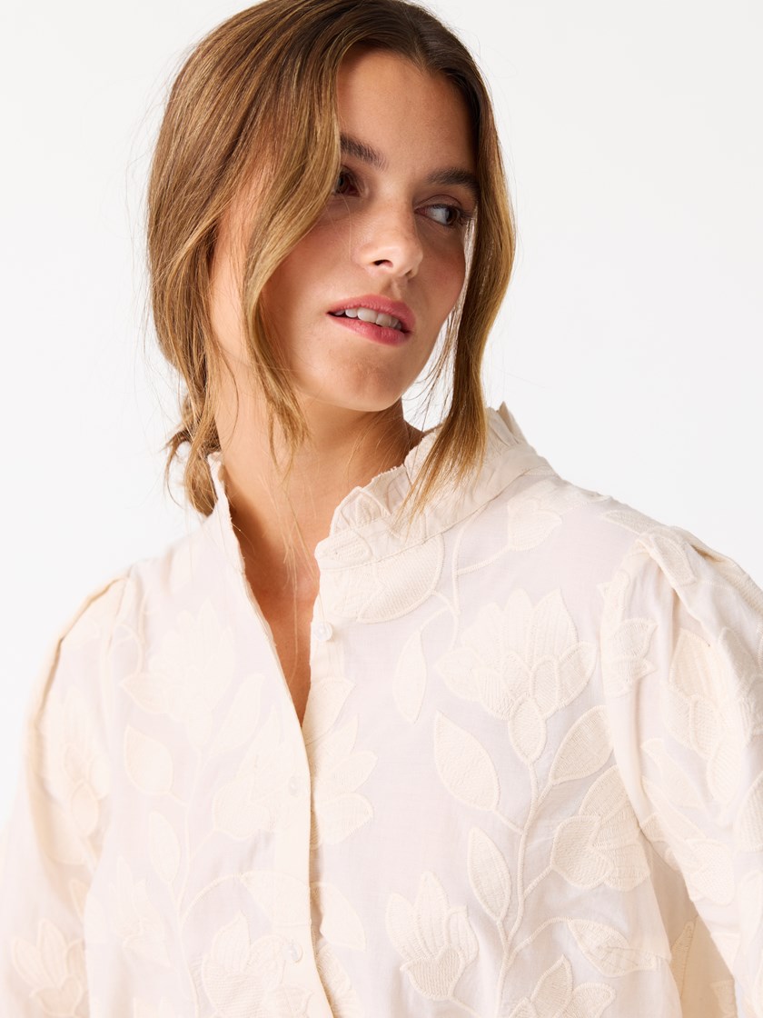 7513567 I2O 7513567_I2O-JEANPAUL-W25-Modell-Front_6622.jpg_