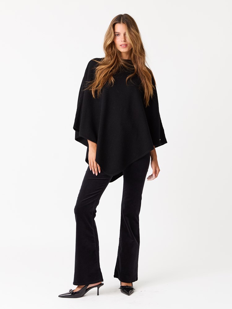 May poncho 7513571_C25-JEANPAUL-W25-Modell-Front_4744_May poncho C25_May poncho C25 7513571.jpg_