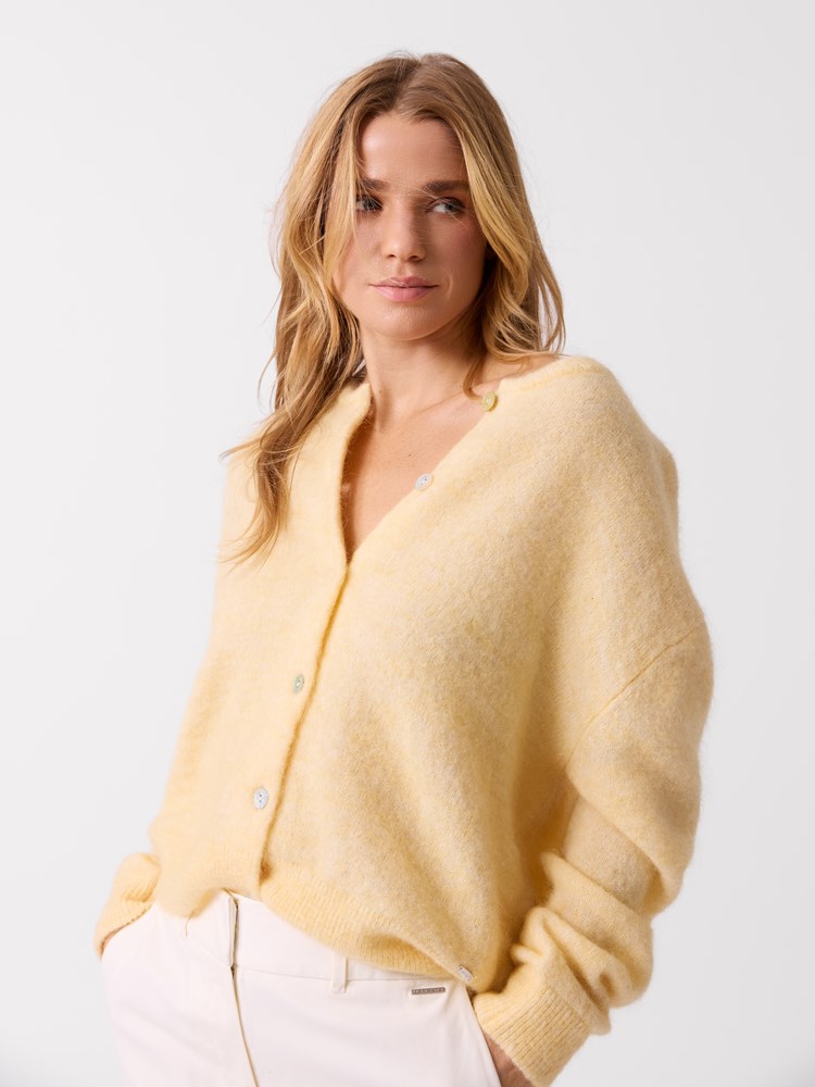 Adele cardigan 7513969_Q0E-JEANPAUL-S26-Modell-Front (3)_Adele cardigan Q0E_Adele cardigan Q0E 7513969.jpg_