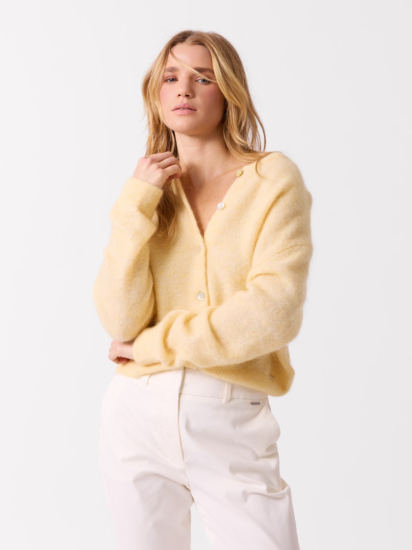 7513969 Q0E 7513969_Q0E-JEANPAUL-S26-Modell-Front (4)_Adele cardigan Q0E_Adele cardigan Q0E 7513969.jpg_