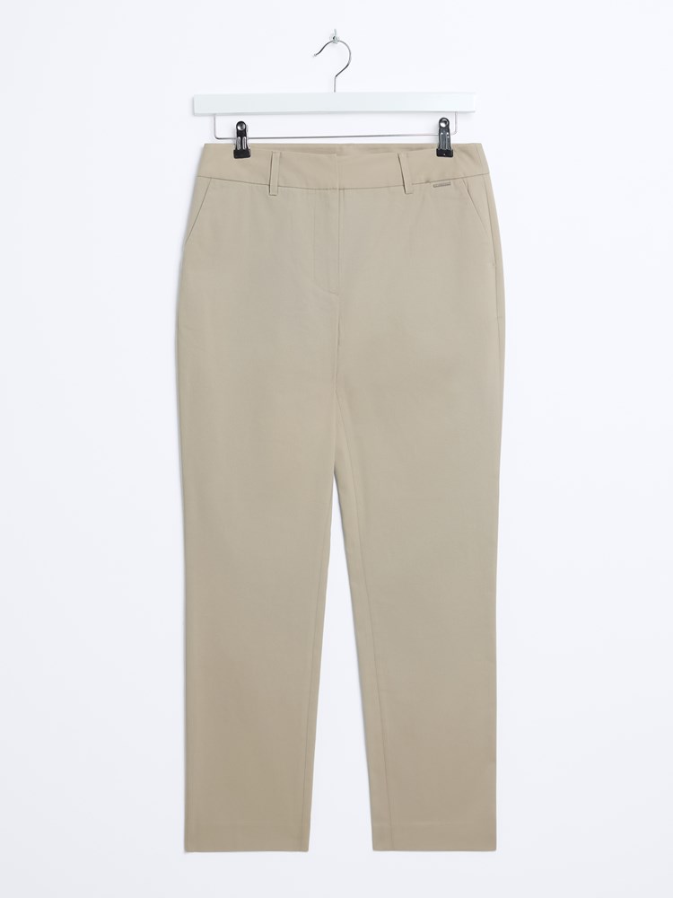 Caroline chino 7514098_I4Y-JEANPAUL-S26-Front_3781_Caroline chino_Caroline chino I4Y.jpg_Front||Front