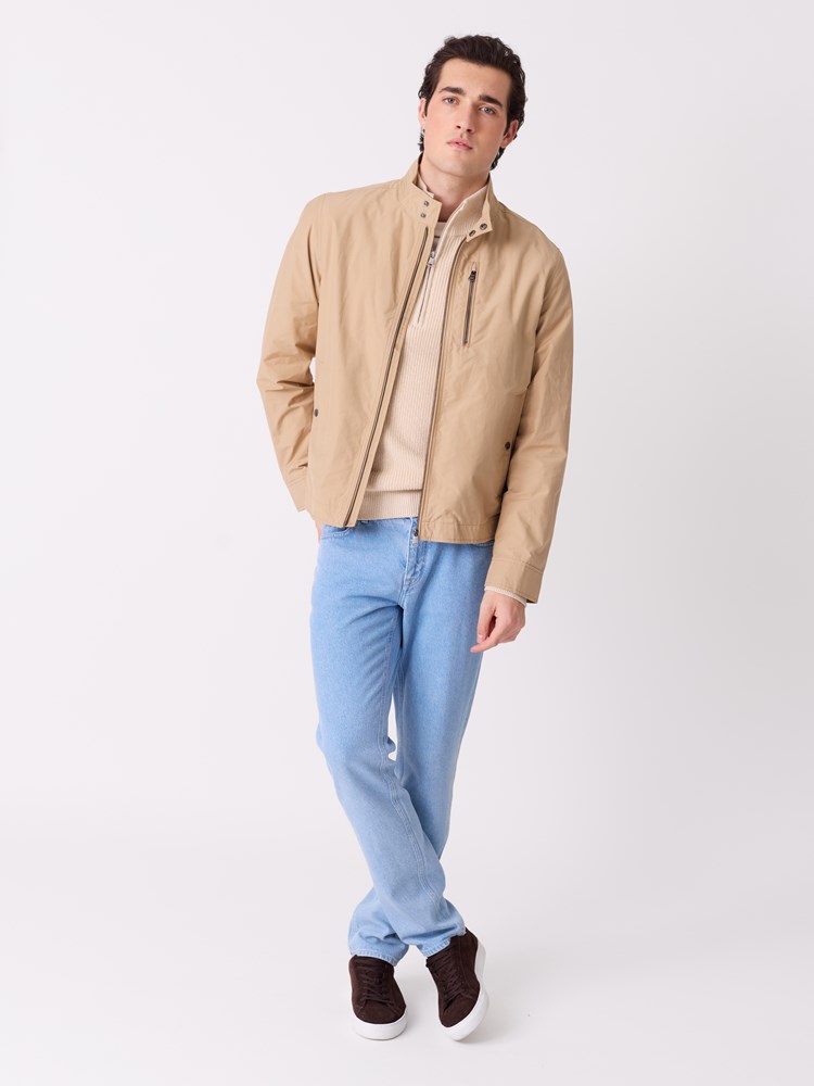 Leroy jeans 7514115_AM7-JEANPAUL-S26-Modell-Front_9637_Leroy jeans DAC.jpg_