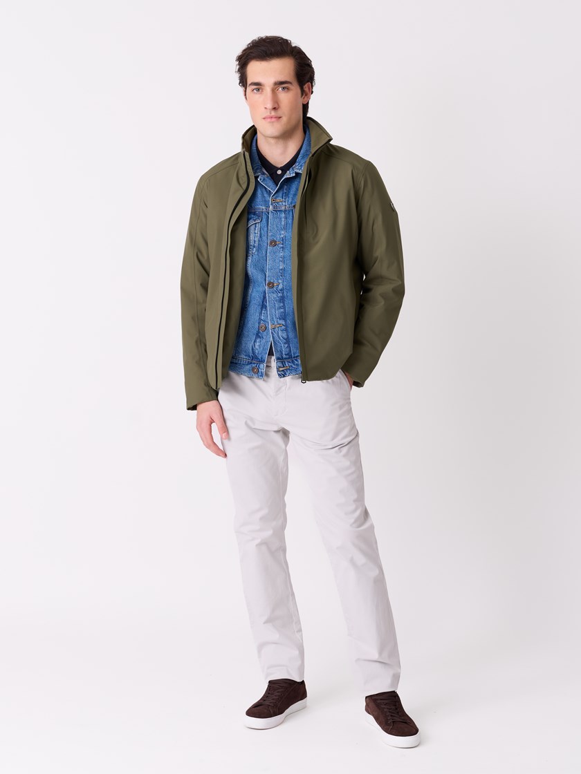 7515302 I3L 7514236_GMR-JEANPAUL-S26-Modell-Front_5881_I3L_Liam chino I3L.jpg_