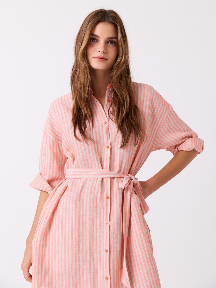 Stine kjole 7515058_MNJ-JEANPAUL-H26-Front (4)_Stine kjole MNJ_Stine kjole MNJ 7515058.jpg_