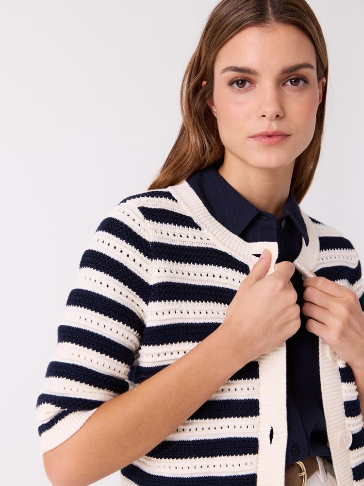 Maylinn cardigan 7515067_EM6_Jean Paul_Maylinn cardigan_H26 (3)_Maylinn cardigan EM6.jpg_