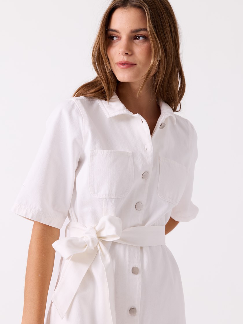 7515068 O79 7515068_O68-JEANPAUL-H26-Front (2)_Emma kjole O79.jpg_