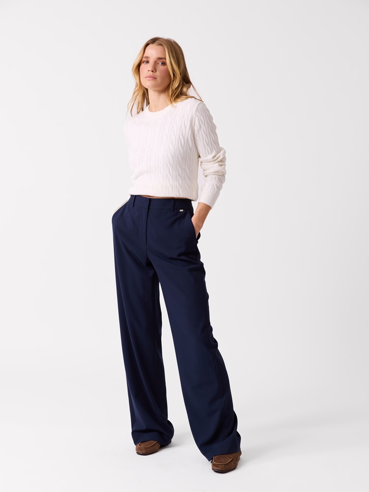 Ana genser 7515081_O79-JEANPAUL-S26-Modell-Front (1)_Ana genser O79.jpg_