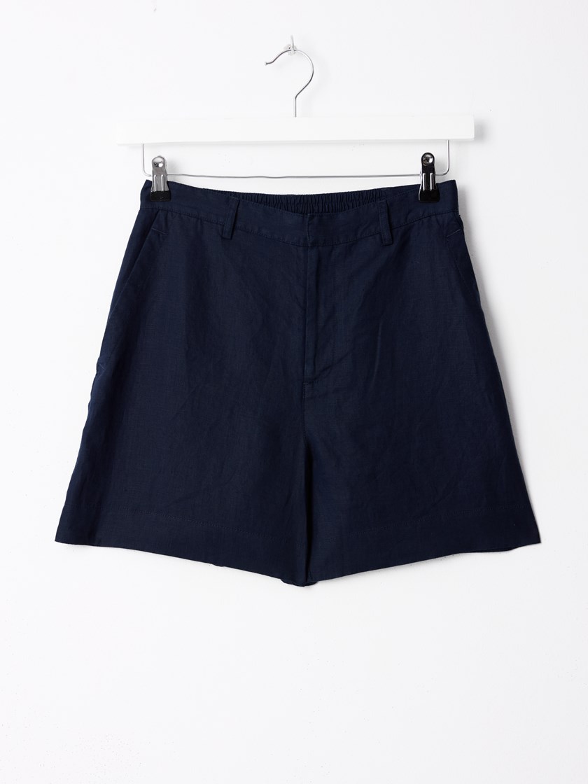 7515086 EM6 7515086_EM6-JEANPAUL-H26-Front_6701_Lucy linshorts EM6.jpg_