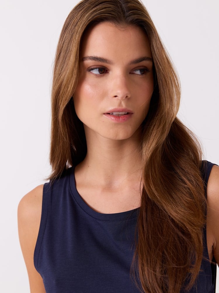 Kathinka topp 7515140_EM6_Jean Paul_Vilma singlet_H26 (2).jpg_