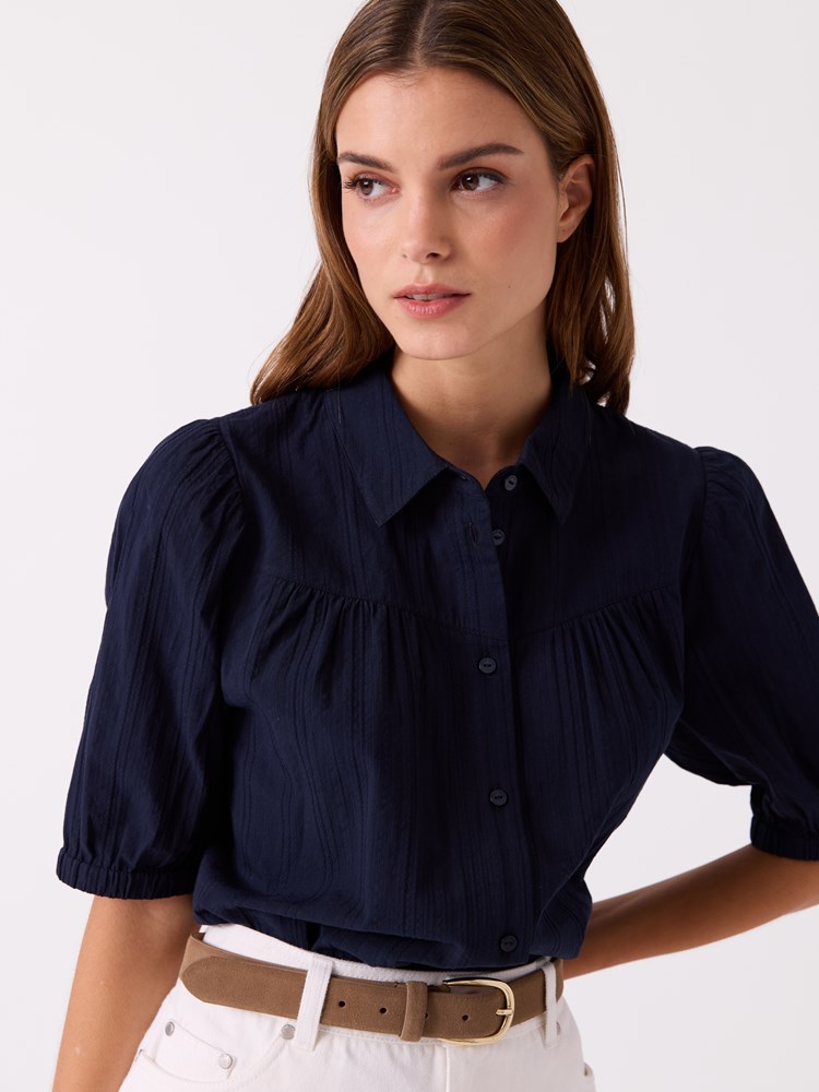 Paige bluse 7515149_EM6-JEANPAUL-H26-Front_4720_Paige bluse EM6.jpg_Front