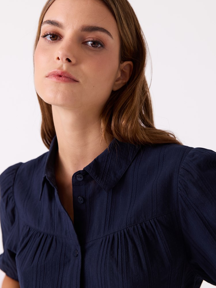 Paige bluse 7515149_EM6-JEANPAUL-H26-Front_7477_Paige bluse EM6.jpg_Front
