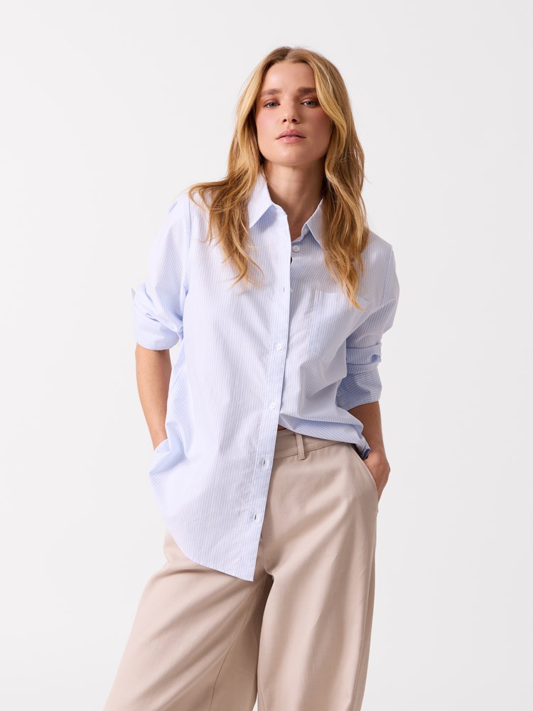 Caro stripet skjorte 7515318_EN3-JEANPAUL-S26-Modell-Front (3)_Caro stripet skjorte EN3.jpg_