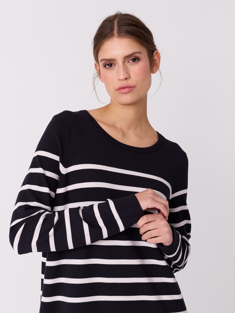 Violette kjole 7515348_EM6_JeanPaul_Violette Kjole_S26 (2)_Violette kjole EM6_Violette kjole EM6 7515348.jpg_